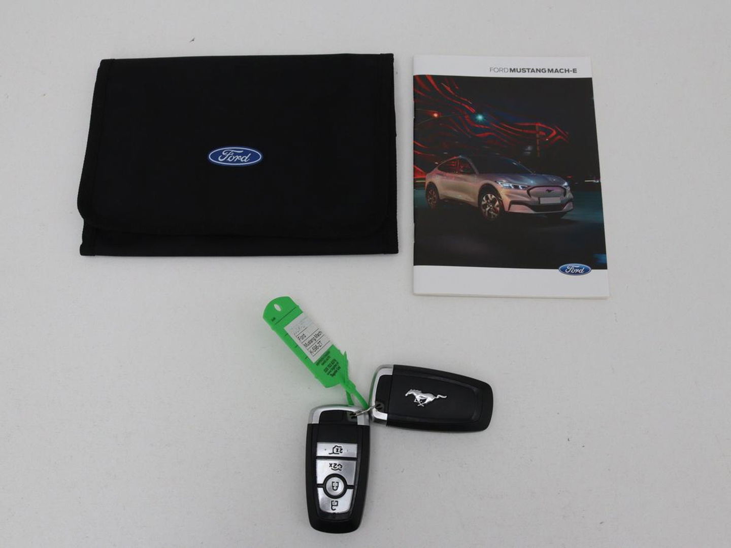 Ford Mustang Mach-E 360 camera | Stoelverwarming | Adaptive cruise | B 360 camera | Stoelverwarming | Adaptive cruise | B&O | Stuurverwarming | Leder