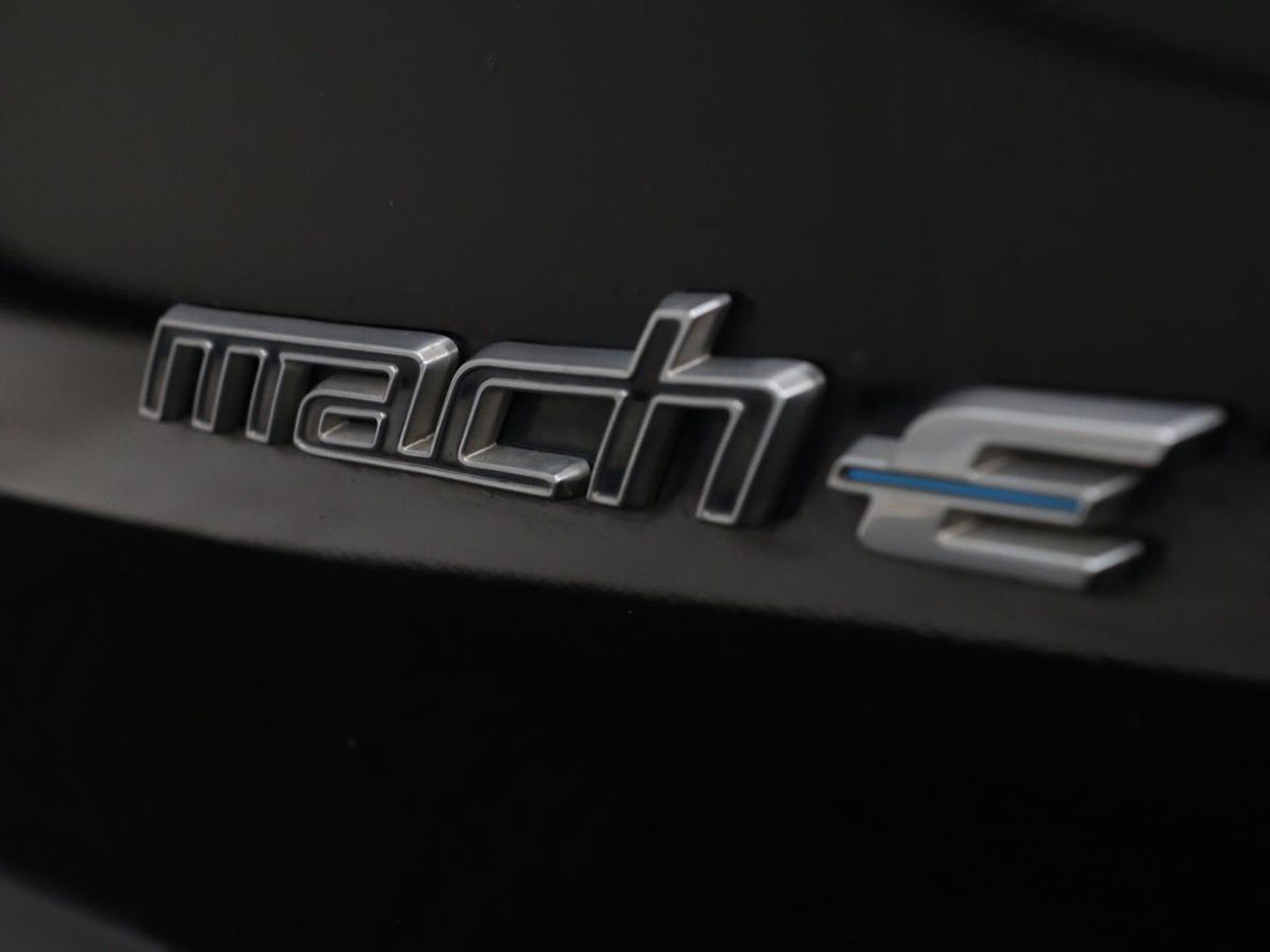 Ford Mustang Mach-E 360 camera | Stoelverwarming | Adaptive cruise | B 360 camera | Stoelverwarming | Adaptive cruise | B&O | Stuurverwarming | Leder