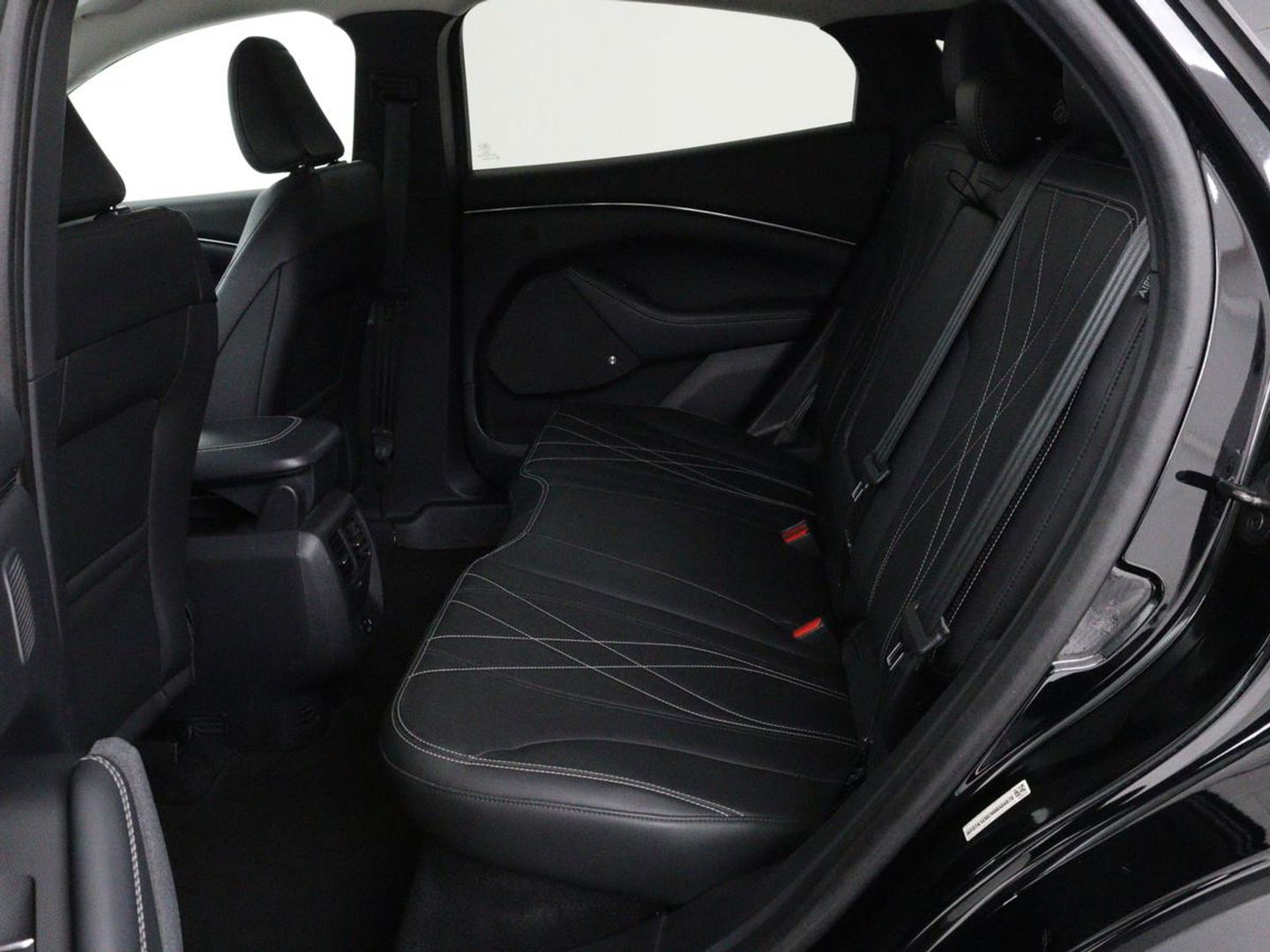 Ford Mustang Mach-E 360 camera | Stoelverwarming | Adaptive cruise | B 360 camera | Stoelverwarming | Adaptive cruise | B&O | Stuurverwarming | Leder