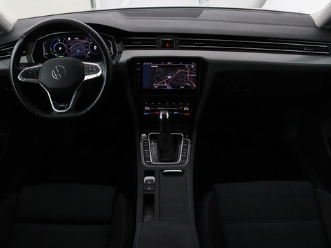 Volkswagen Passat Variant Volkswagen Passat 1.4 TSI PHEV GTE Business | Trekhaak | Adaptive cruise | Stoelverwarming | Massage | Carplay