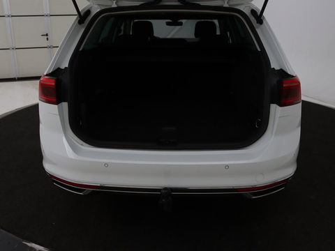 Volkswagen Passat Variant Volkswagen Passat 1.4 TSI PHEV GTE Business | Trekhaak | Adaptive cruise | Stoelverwarming | Massage | Carplay