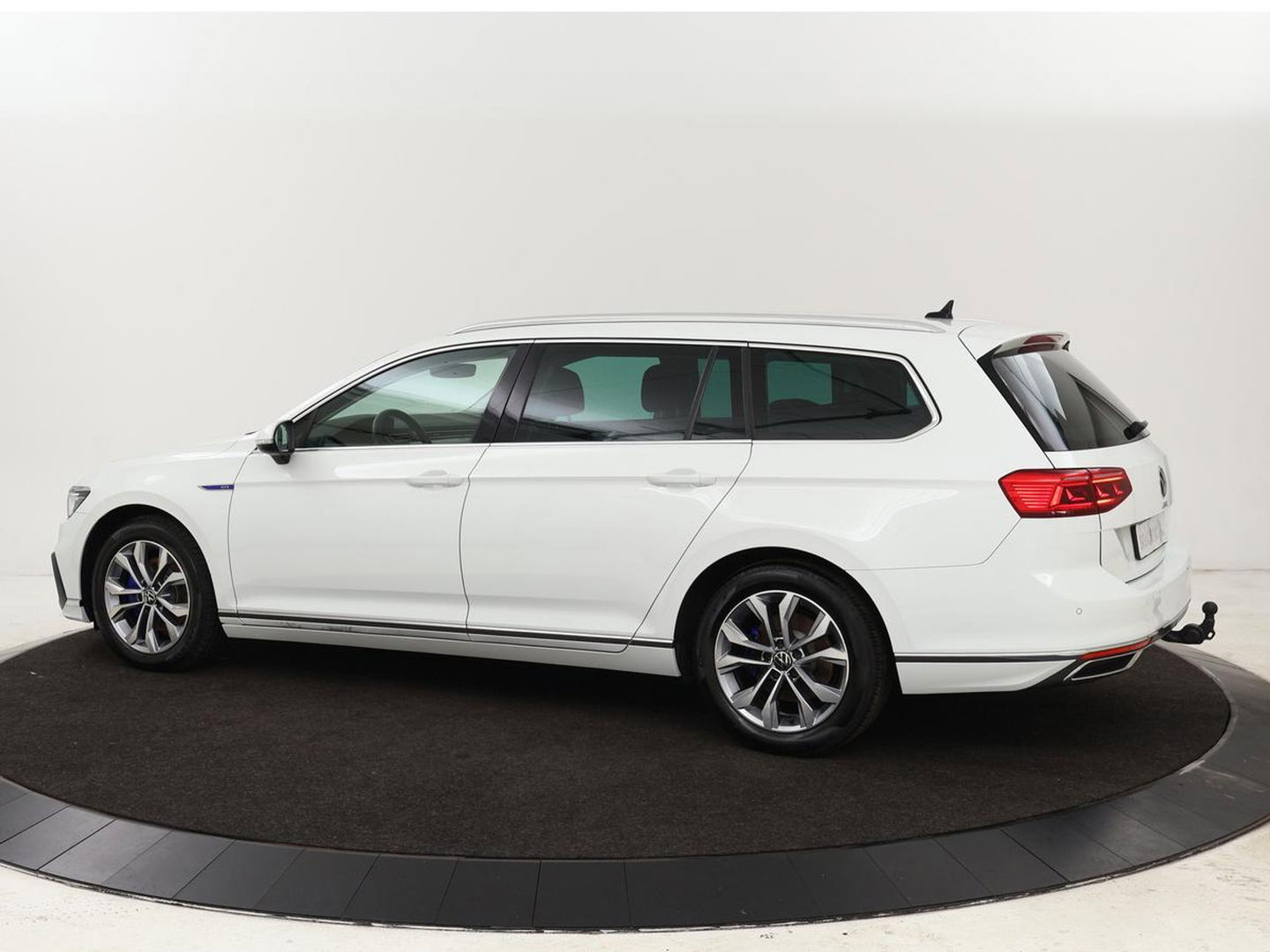 Volkswagen Passat Variant Volkswagen Passat 1.4 TSI PHEV GTE Business | Trekhaak | Adaptive cruise | Stoelverwarming | Massage | Carplay
