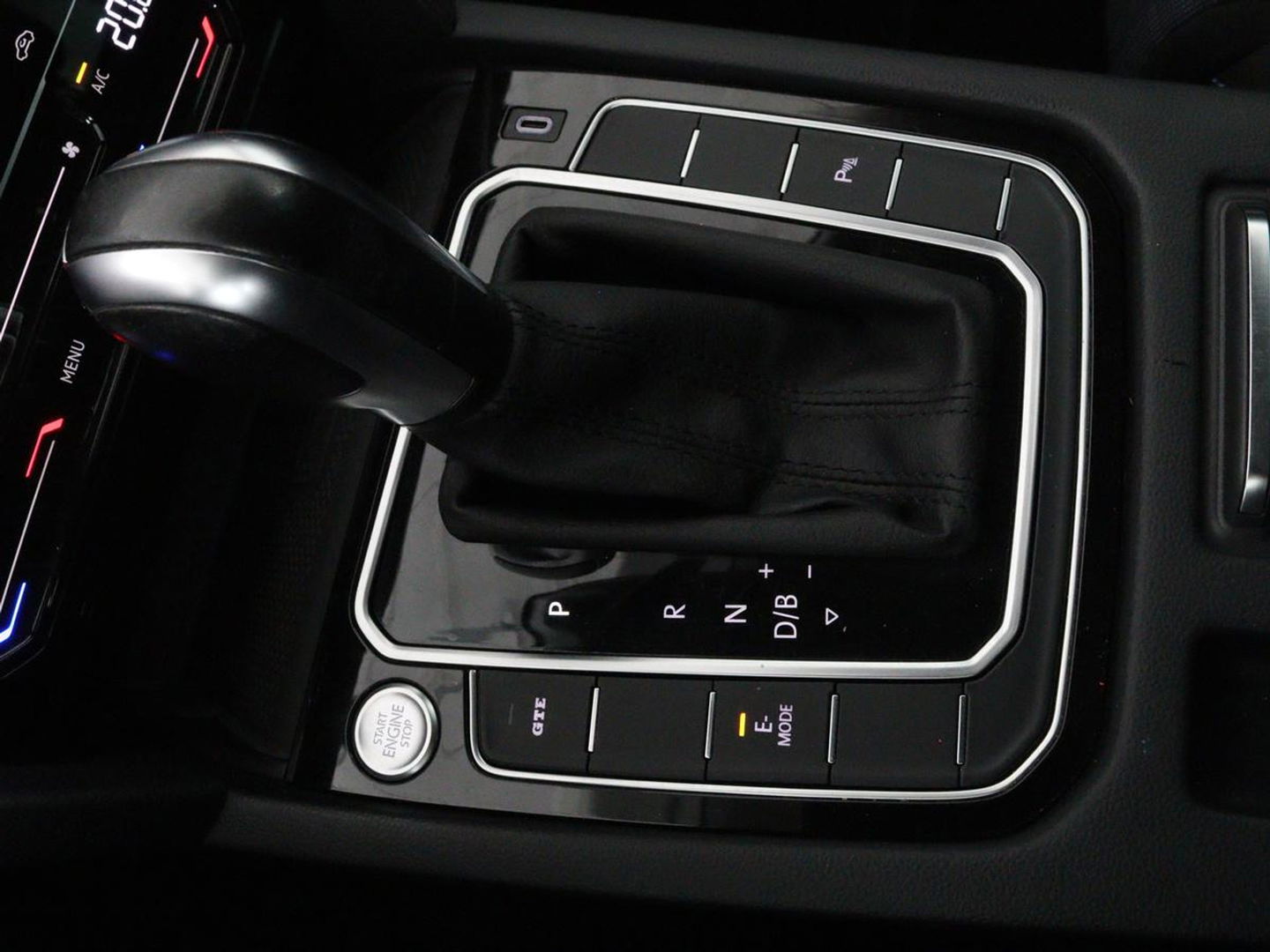 Volkswagen Passat Variant Volkswagen Passat 1.4 TSI PHEV GTE Business | Trekhaak | Adaptive cruise | Stoelverwarming | Massage | Carplay