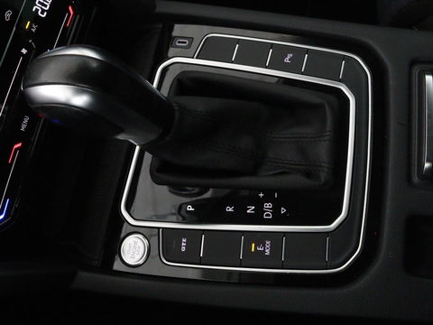 Volkswagen Passat Variant Volkswagen Passat 1.4 TSI PHEV GTE Business | Trekhaak | Adaptive cruise | Stoelverwarming | Massage | Carplay