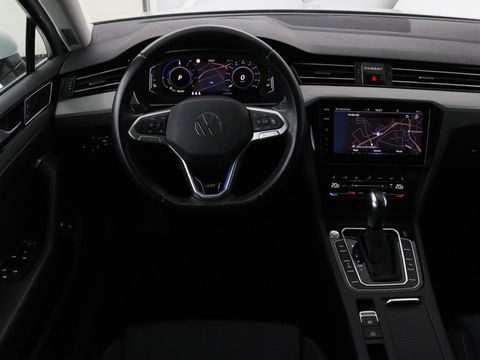 Volkswagen Passat Variant Volkswagen Passat 1.4 TSI PHEV GTE Business | Trekhaak | Adaptive cruise | Stoelverwarming | Massage | Carplay