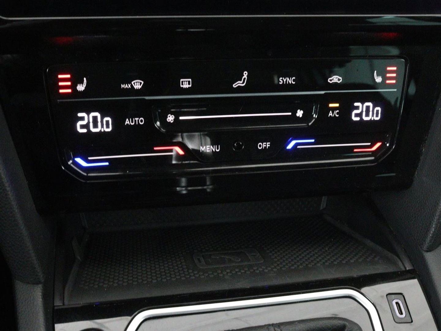 Volkswagen Passat Variant Volkswagen Passat 1.4 TSI PHEV GTE Business | Trekhaak | Adaptive cruise | Stoelverwarming | Massage | Carplay