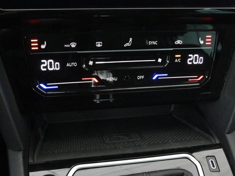 Volkswagen Passat Variant Volkswagen Passat 1.4 TSI PHEV GTE Business | Trekhaak | Adaptive cruise | Stoelverwarming | Massage | Carplay