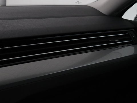 Volkswagen Passat Variant Volkswagen Passat 1.4 TSI PHEV GTE Business | Trekhaak | Adaptive cruise | Stoelverwarming | Massage | Carplay