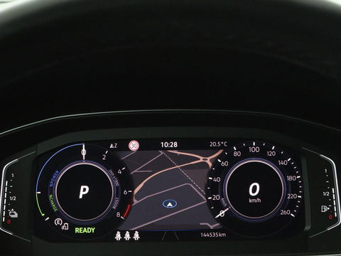 Volkswagen Passat Variant Volkswagen Passat 1.4 TSI PHEV GTE Business | Trekhaak | Adaptive cruise | Stoelverwarming | Massage | Carplay