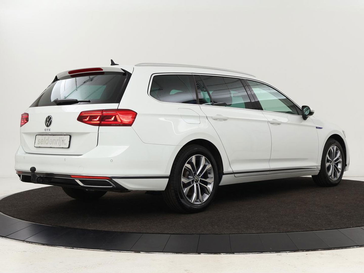 Volkswagen Passat Variant Volkswagen Passat 1.4 TSI PHEV GTE Business | Trekhaak | Adaptive cruise | Stoelverwarming | Massage | Carplay