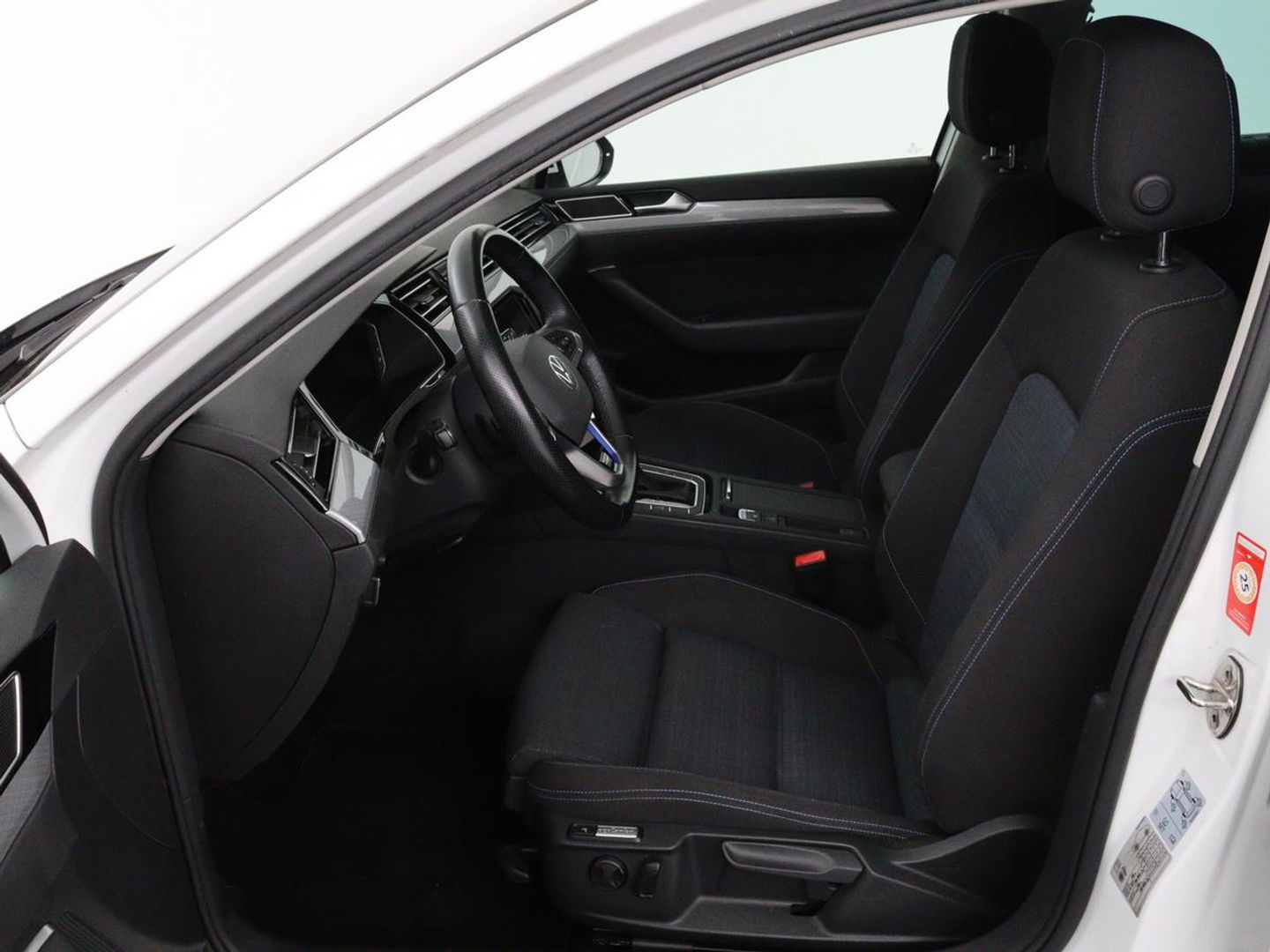 Volkswagen Passat Variant Volkswagen Passat 1.4 TSI PHEV GTE Business | Trekhaak | Adaptive cruise | Stoelverwarming | Massage | Carplay