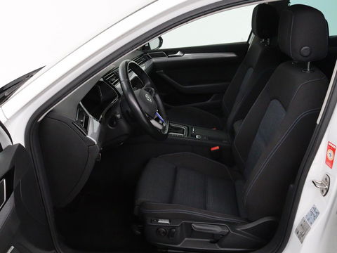 Volkswagen Passat Variant Volkswagen Passat 1.4 TSI PHEV GTE Business | Trekhaak | Adaptive cruise | Stoelverwarming | Massage | Carplay