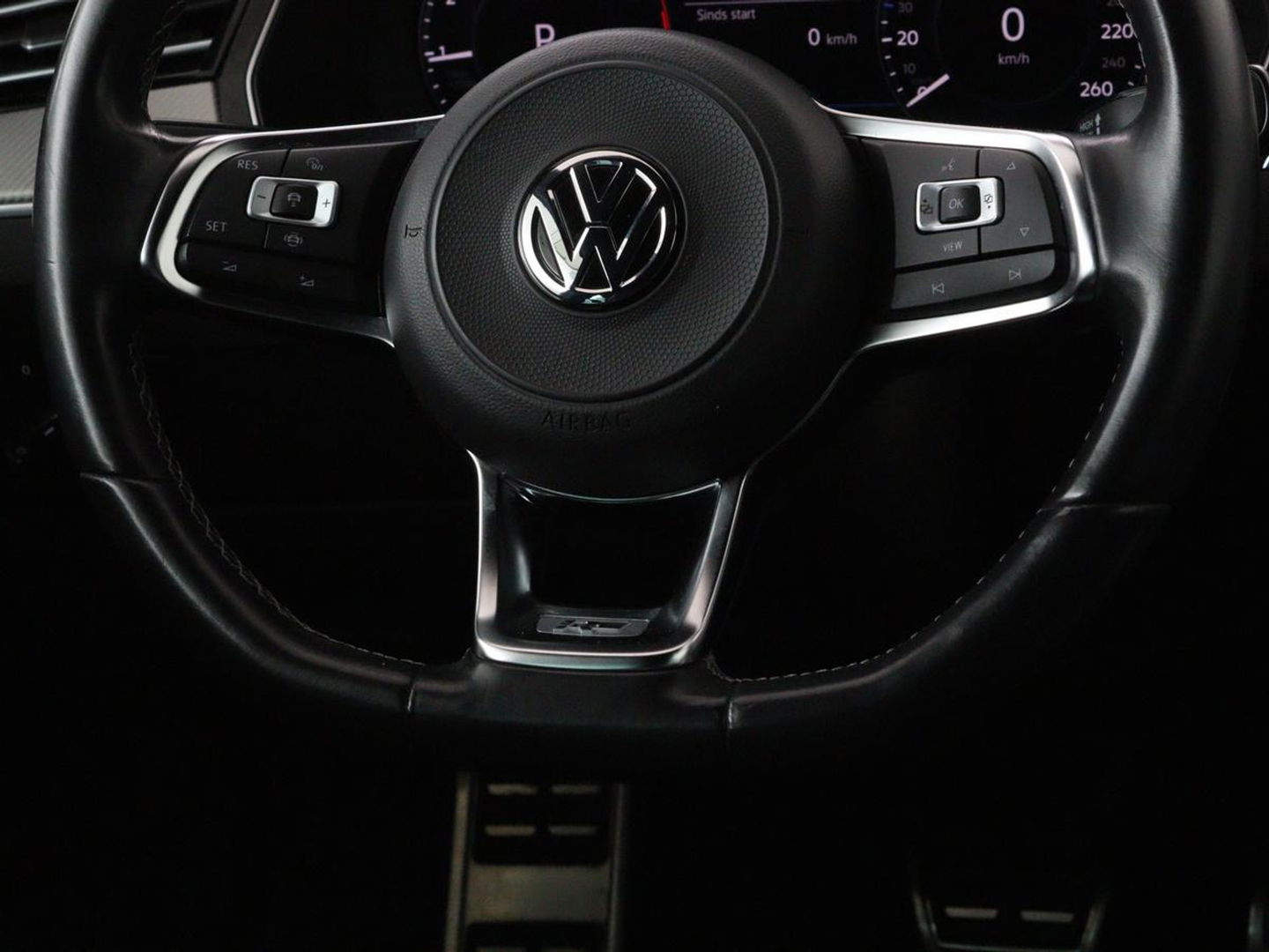Volkswagen Passat Variant 1.5 TSI HL Bns R | Panoramadak | Leder | Keyless | Stoelverwarming | Carplay | Adaptive Cruise | Elektrische achterklep