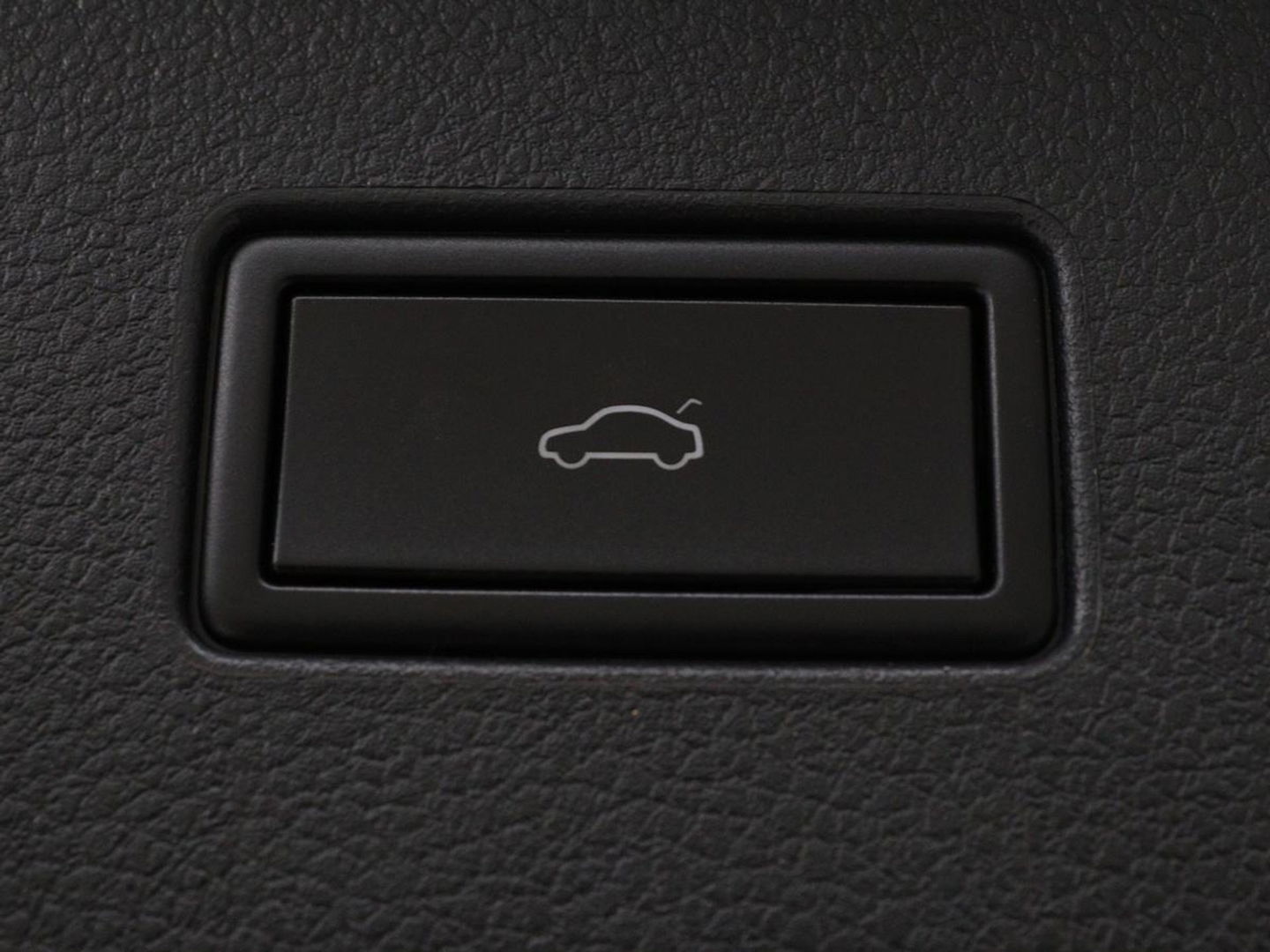 Volkswagen Passat Variant 1.5 TSI HL Bns R | Panoramadak | Leder | Keyless | Stoelverwarming | Carplay | Adaptive Cruise | Elektrische achterklep