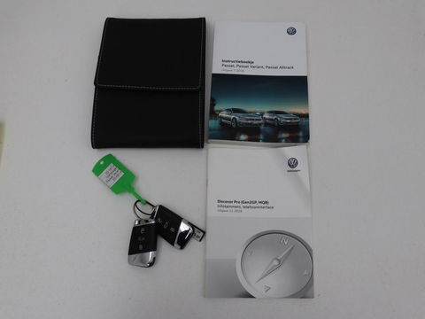 Volkswagen Passat Variant 1.5 TSI HL Bns R | Panoramadak | Leder | Keyless | Stoelverwarming | Carplay | Adaptive Cruise | Elektrische achterklep