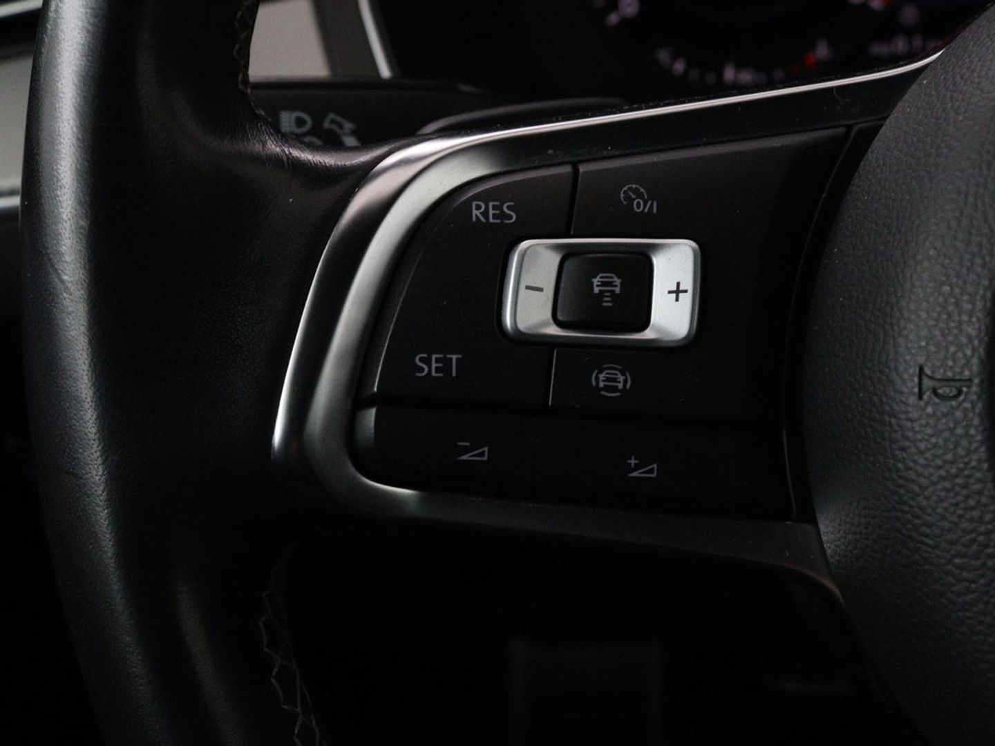 Volkswagen Passat Variant 1.5 TSI HL Bns R | Panoramadak | Leder | Keyless | Stoelverwarming | Carplay | Adaptive Cruise | Elektrische achterklep
