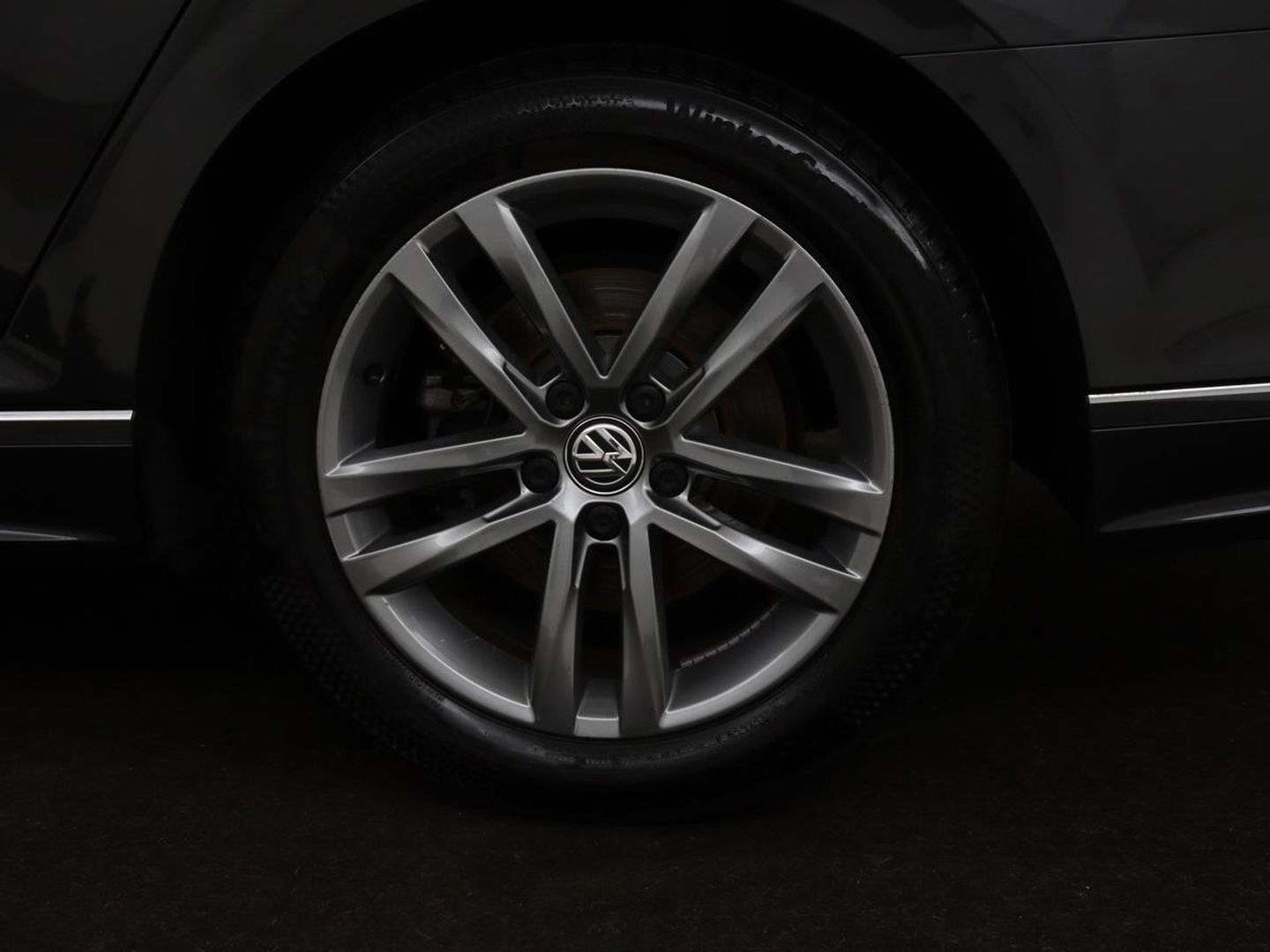 Volkswagen Passat Variant 1.5 TSI HL Bns R | Panoramadak | Leder | Keyless | Stoelverwarming | Carplay | Adaptive Cruise | Elektrische achterklep