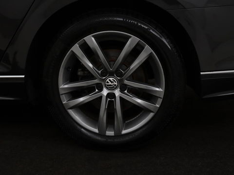 Volkswagen Passat Variant 1.5 TSI HL Bns R | Panoramadak | Leder | Keyless | Stoelverwarming | Carplay | Adaptive Cruise | Elektrische achterklep