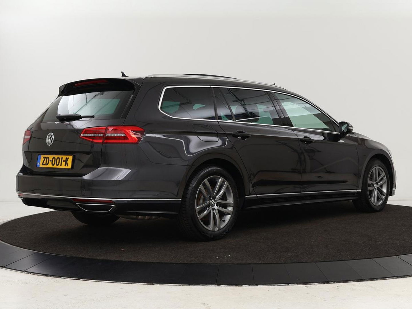 Volkswagen Passat Variant 1.5 TSI HL Bns R | Panoramadak | Leder | Keyless | Stoelverwarming | Carplay | Adaptive Cruise | Elektrische achterklep