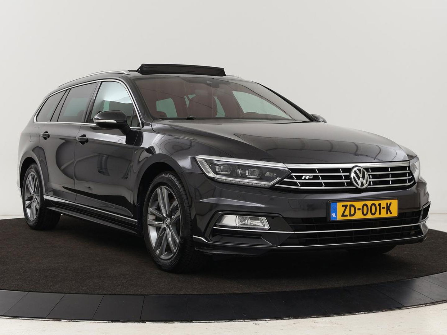 Volkswagen Passat Variant 1.5 TSI HL Bns R | Panoramadak | Leder | Keyless | Stoelverwarming | Carplay | Adaptive Cruise | Elektrische achterklep