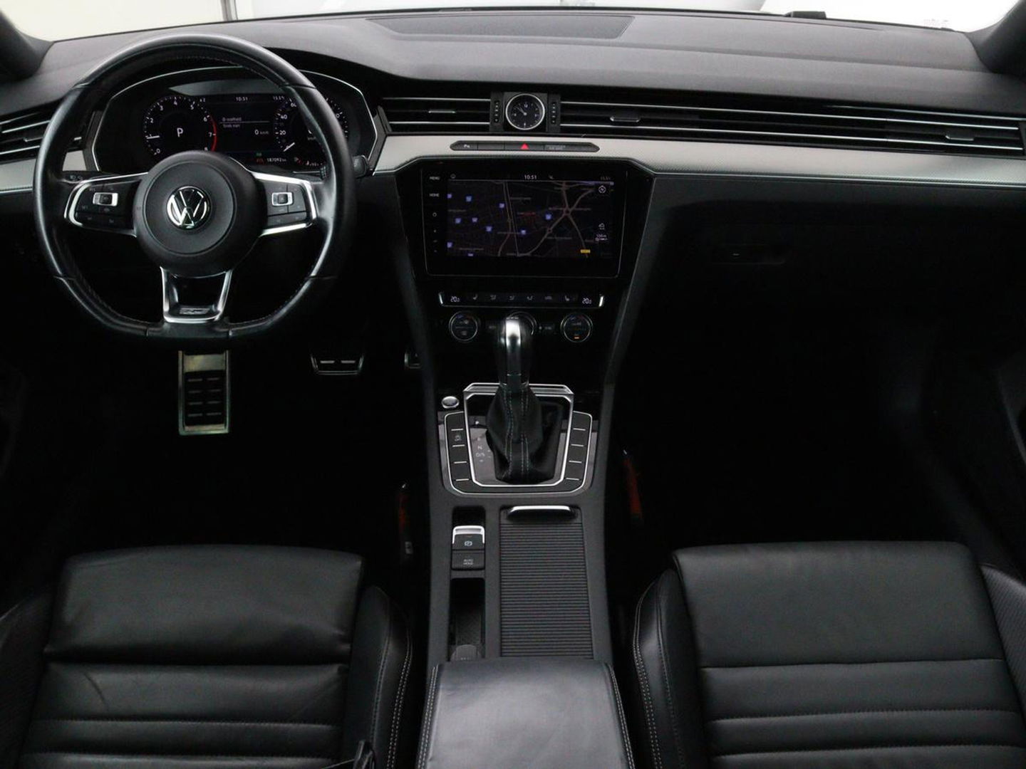 Volkswagen Passat Variant 1.5 TSI HL Bns R | Panoramadak | Leder | Keyless | Stoelverwarming | Carplay | Adaptive Cruise | Elektrische achterklep