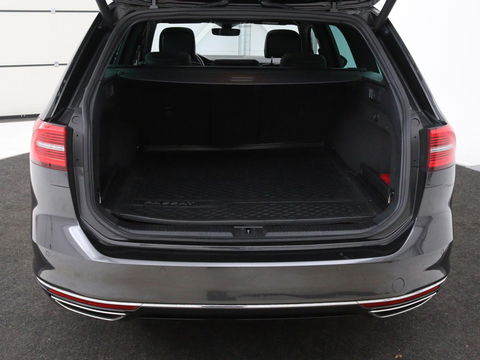 Volkswagen Passat Variant 1.5 TSI HL Bns R | Panoramadak | Leder | Keyless | Stoelverwarming | Carplay | Adaptive Cruise | Elektrische achterklep
