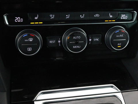 Volkswagen Passat Variant 1.5 TSI HL Bns R | Panoramadak | Leder | Keyless | Stoelverwarming | Carplay | Adaptive Cruise | Elektrische achterklep