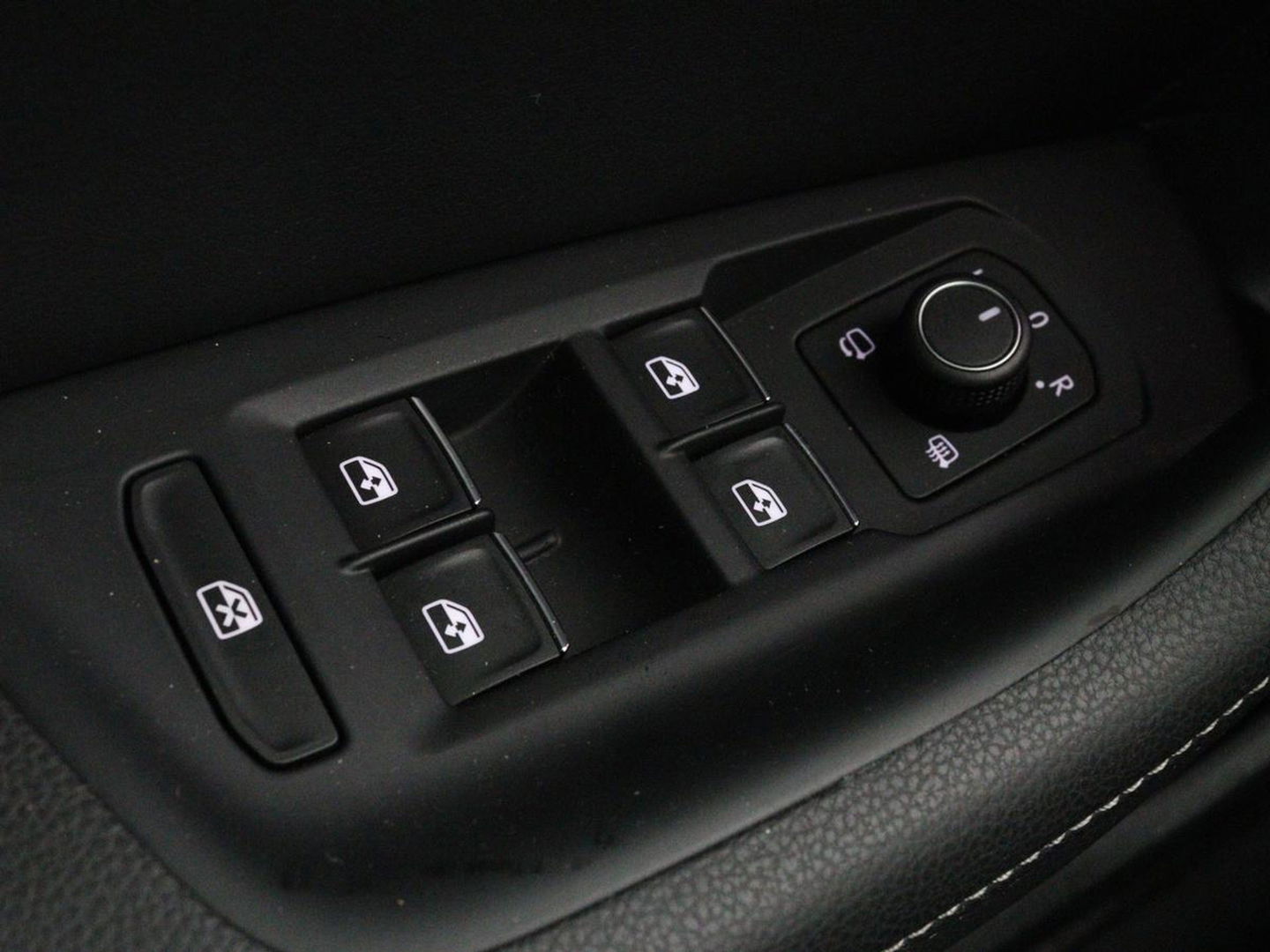 Volkswagen Passat Variant 1.5 TSI HL Bns R | Panoramadak | Leder | Keyless | Stoelverwarming | Carplay | Adaptive Cruise | Elektrische achterklep