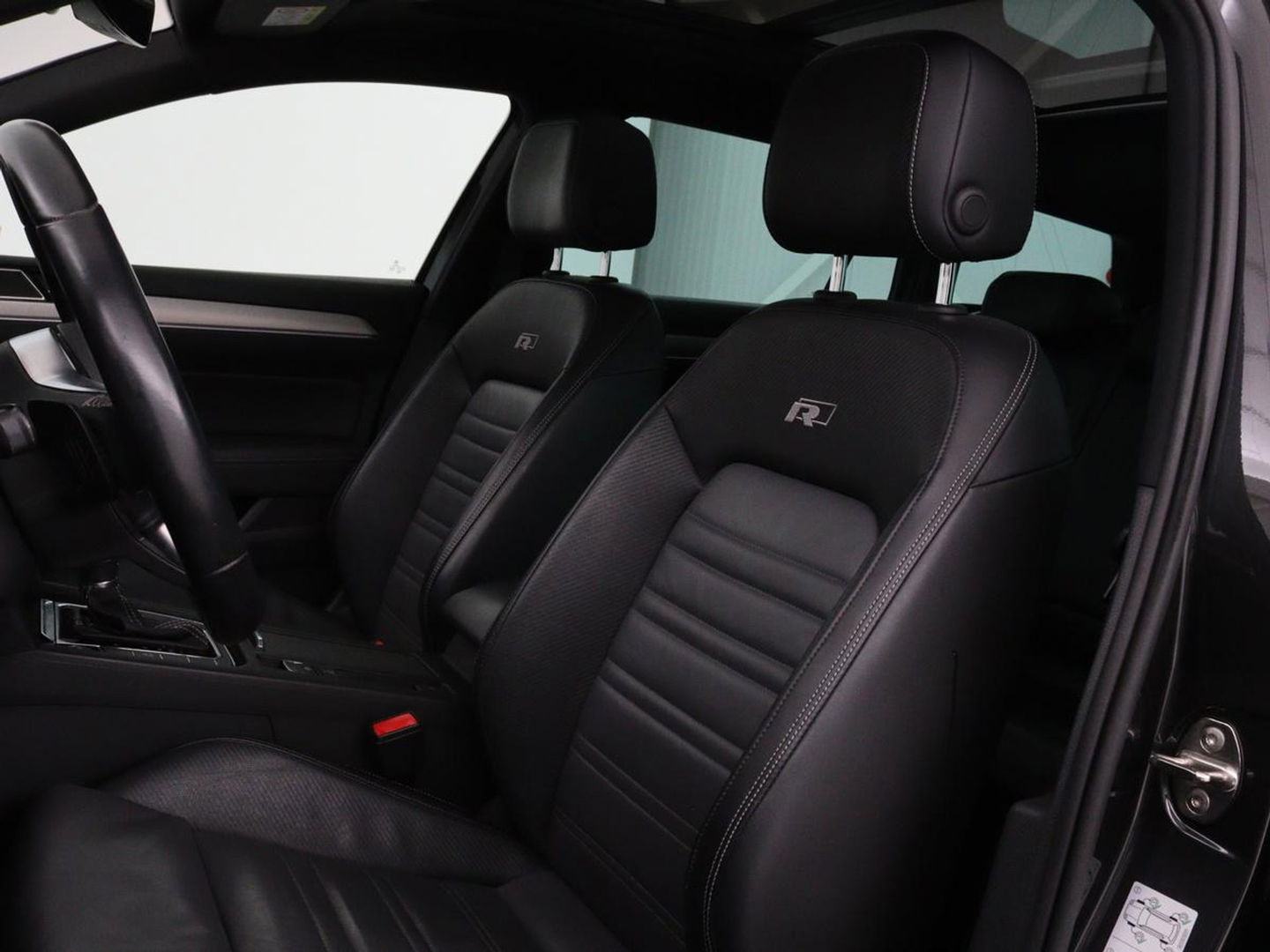 Volkswagen Passat Variant 1.5 TSI HL Bns R | Panoramadak | Leder | Keyless | Stoelverwarming | Carplay | Adaptive Cruise | Elektrische achterklep