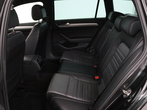 Volkswagen Passat Variant 1.5 TSI HL Bns R | Panoramadak | Leder | Keyless | Stoelverwarming | Carplay | Adaptive Cruise | Elektrische achterklep
