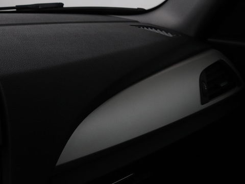 BMW 1-serie 118i Executive | Full LED | Navigatie | Climate control | Cruise control | Parkeerhulp | Bluetooth | Sportstuur