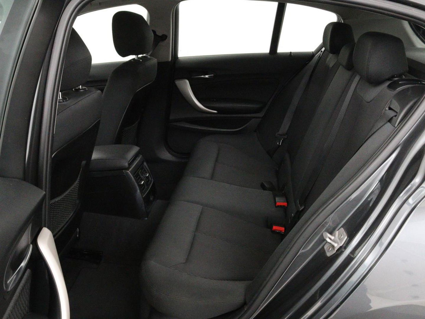 BMW 1-serie 118i Executive | Full LED | Navigatie | Climate control | Cruise control | Parkeerhulp | Bluetooth | Sportstuur