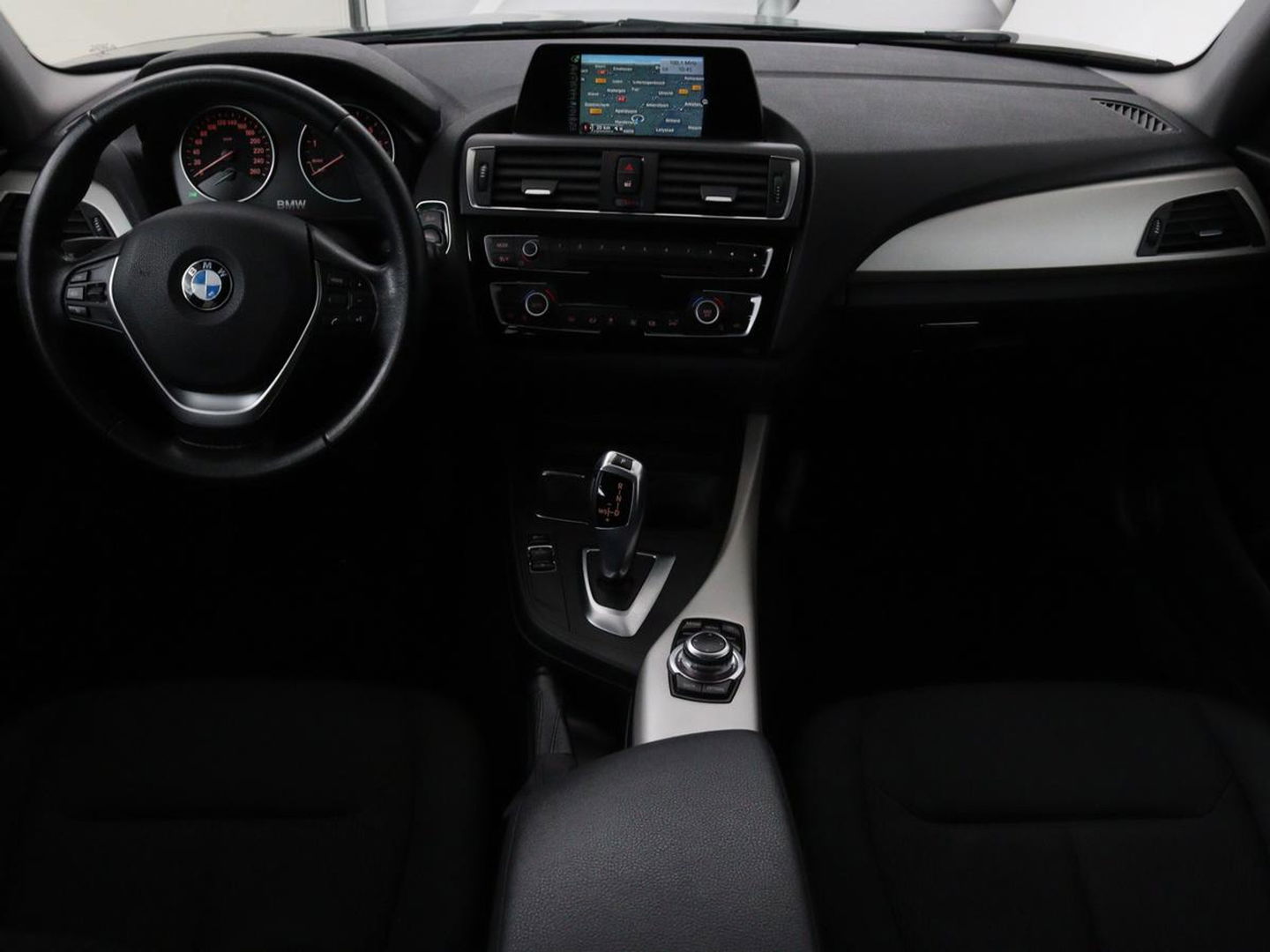 BMW 1-serie 118i Executive | Full LED | Navigatie | Climate control | Cruise control | Parkeerhulp | Bluetooth | Sportstuur