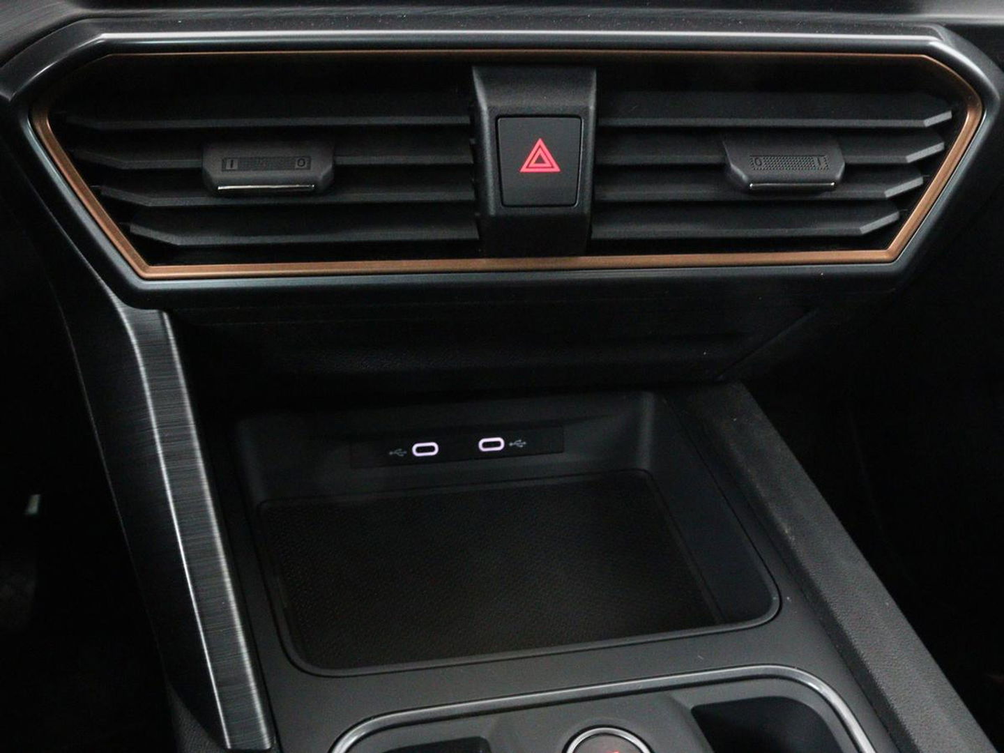 CUPRA Formentor 1.4 eHybrid | Stoel & Stuurverwarming | Camera | Adaptive cruise | Carplay | Full LED | Sfeerverlichting