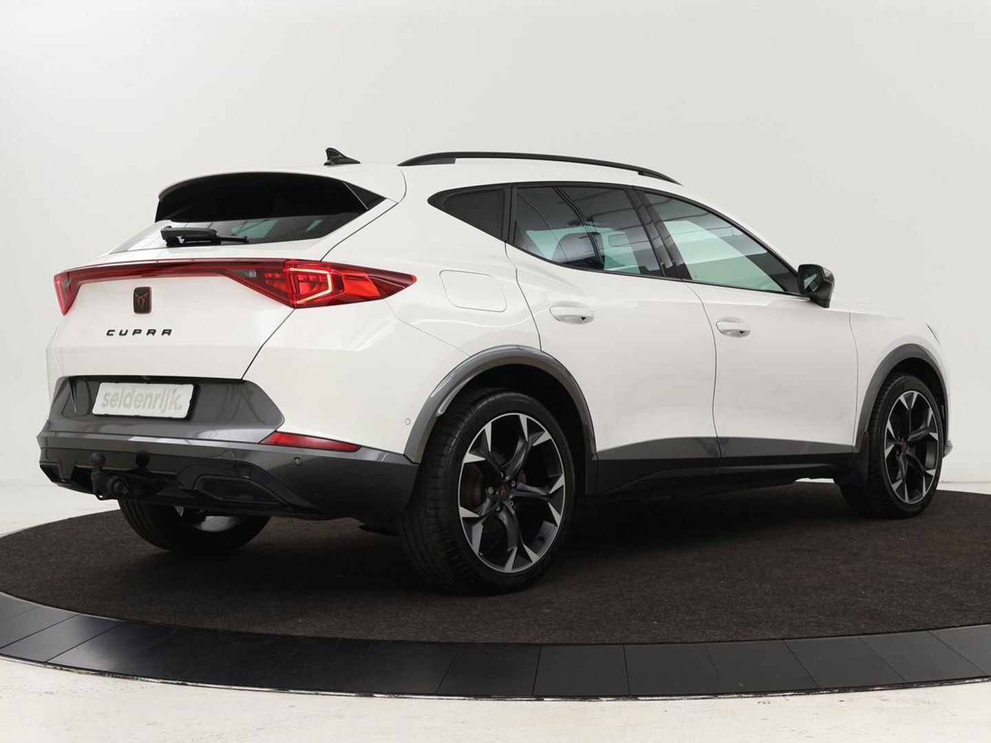 CUPRA Formentor 1.4 eHybrid | Stoel & Stuurverwarming | Camera | Adaptive cruise | Carplay | Full LED | Sfeerverlichting