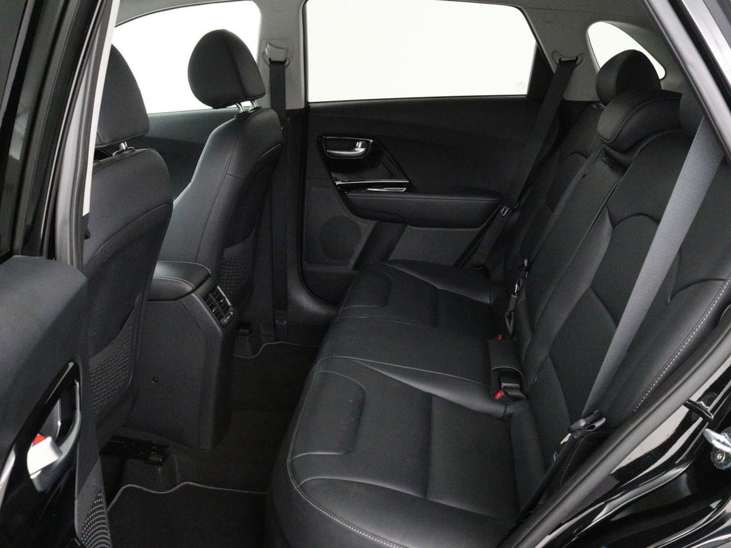 Kia Niro 1.6 GDi H. Dyn.Pl.L | Trekhaak afneembaar | Leder | Adaptive cruise | Camera | Carplay | Climate control | DAB | Navigatie