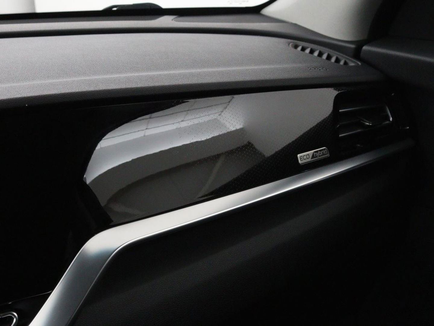 Kia Niro 1.6 GDi H. Dyn.Pl.L | Trekhaak afneembaar | Leder | Adaptive cruise | Camera | Carplay | Climate control | DAB | Navigatie