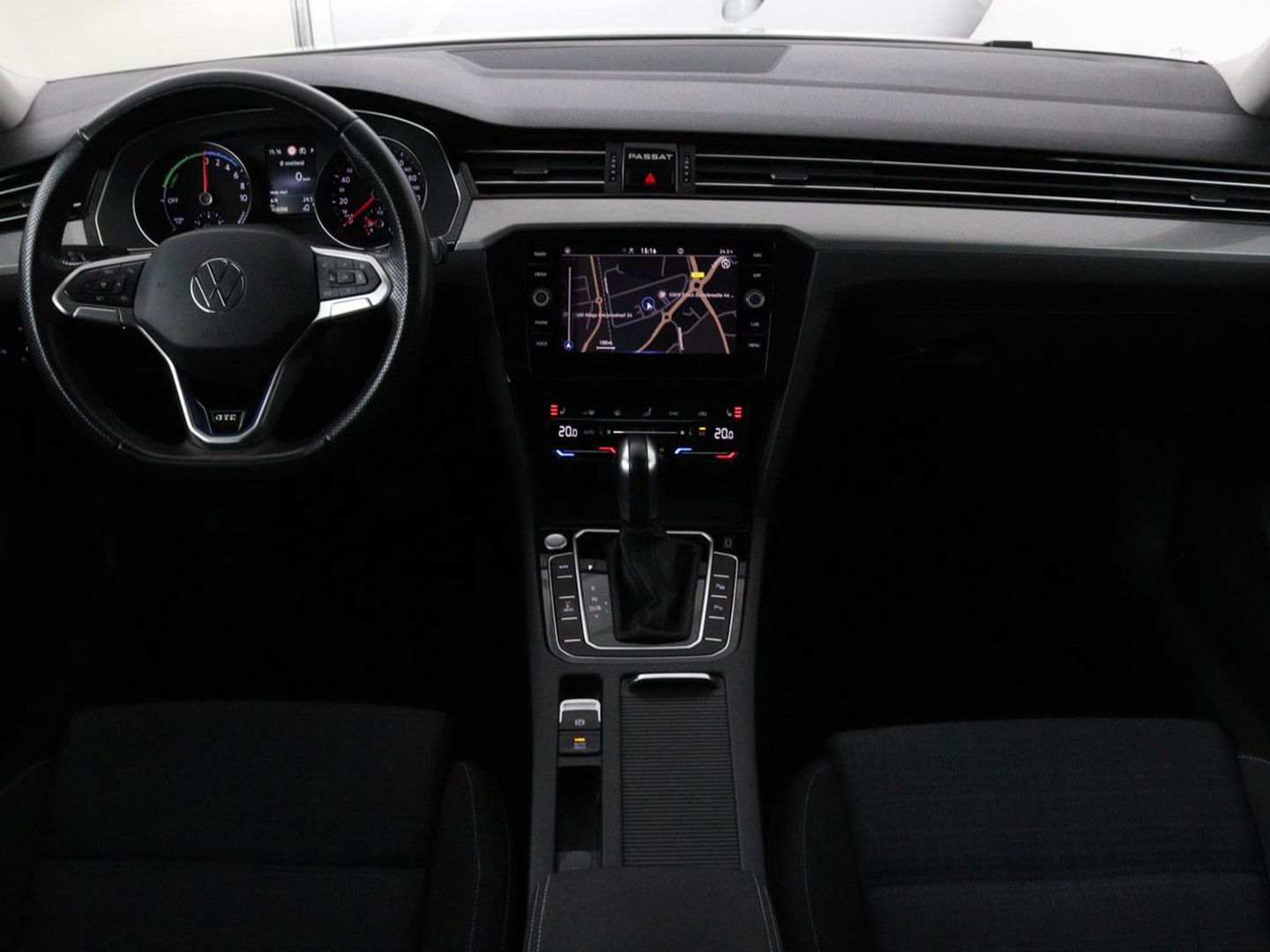 Volkswagen Passat 1.4 TSI PHEV GTE | Adaptive cruise | Trekhaak wegklapbaar | Stoelverwarming |  Navigatie | Full LED