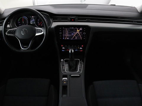 Volkswagen Passat 1.4 TSI PHEV GTE | Adaptive cruise | Trekhaak wegklapbaar | Stoelverwarming |  Navigatie | Full LED