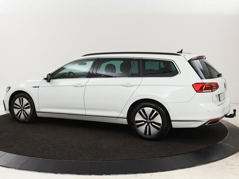Volkswagen Passat 1.4 TSI PHEV GTE | Adaptive cruise | Trekhaak wegklapbaar | Stoelverwarming |  Navigatie | Full LED