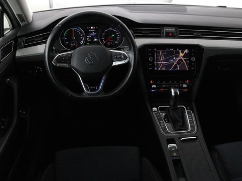 Volkswagen Passat 1.4 TSI PHEV GTE | Adaptive cruise | Trekhaak wegklapbaar | Stoelverwarming |  Navigatie | Full LED
