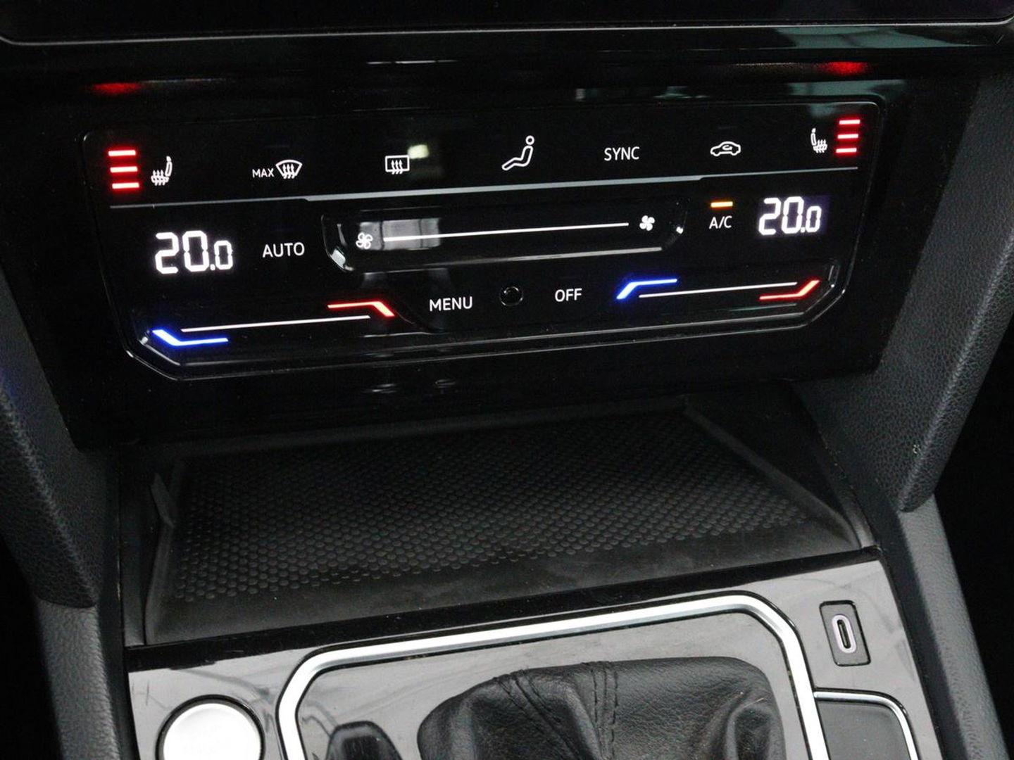 Volkswagen Passat 1.4 TSI PHEV GTE | Adaptive cruise | Trekhaak wegklapbaar | Stoelverwarming |  Navigatie | Full LED