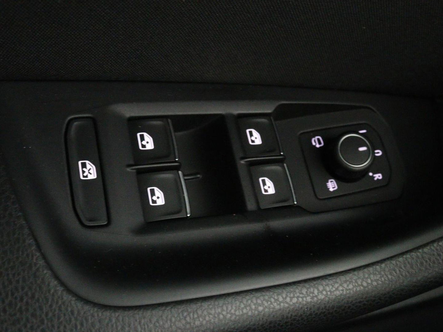Volkswagen Passat 1.4 TSI PHEV GTE | Adaptive cruise | Trekhaak wegklapbaar | Stoelverwarming |  Navigatie | Full LED
