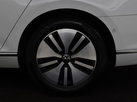 Volkswagen Passat 1.4 TSI PHEV GTE | Adaptive cruise | Trekhaak wegklapbaar | Stoelverwarming |  Navigatie | Full LED
