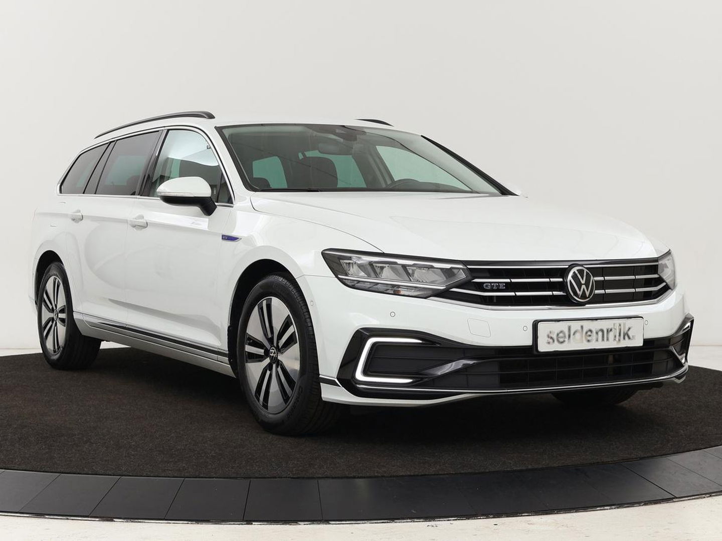 Volkswagen Passat 1.4 TSI PHEV GTE | Adaptive cruise | Trekhaak wegklapbaar | Stoelverwarming |  Navigatie | Full LED