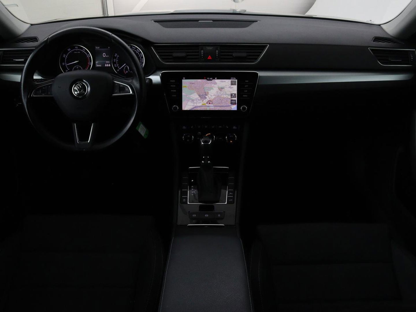 Škoda Superb 1.4 TSI Ambition | Panoramadak | Stoelverwarming | Trekhaak | Carplay | Memory | Navigatie | Climate control