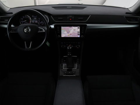 Škoda Superb 1.4 TSI Ambition | Panoramadak | Stoelverwarming | Trekhaak | Carplay | Memory | Navigatie | Climate control