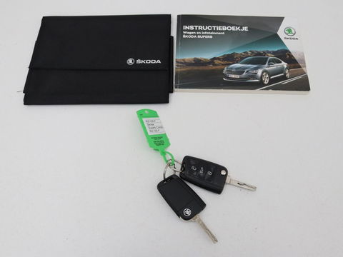 Škoda Superb 1.4 TSI Ambition | Panoramadak | Stoelverwarming | Trekhaak | Carplay | Memory | Navigatie | Climate control