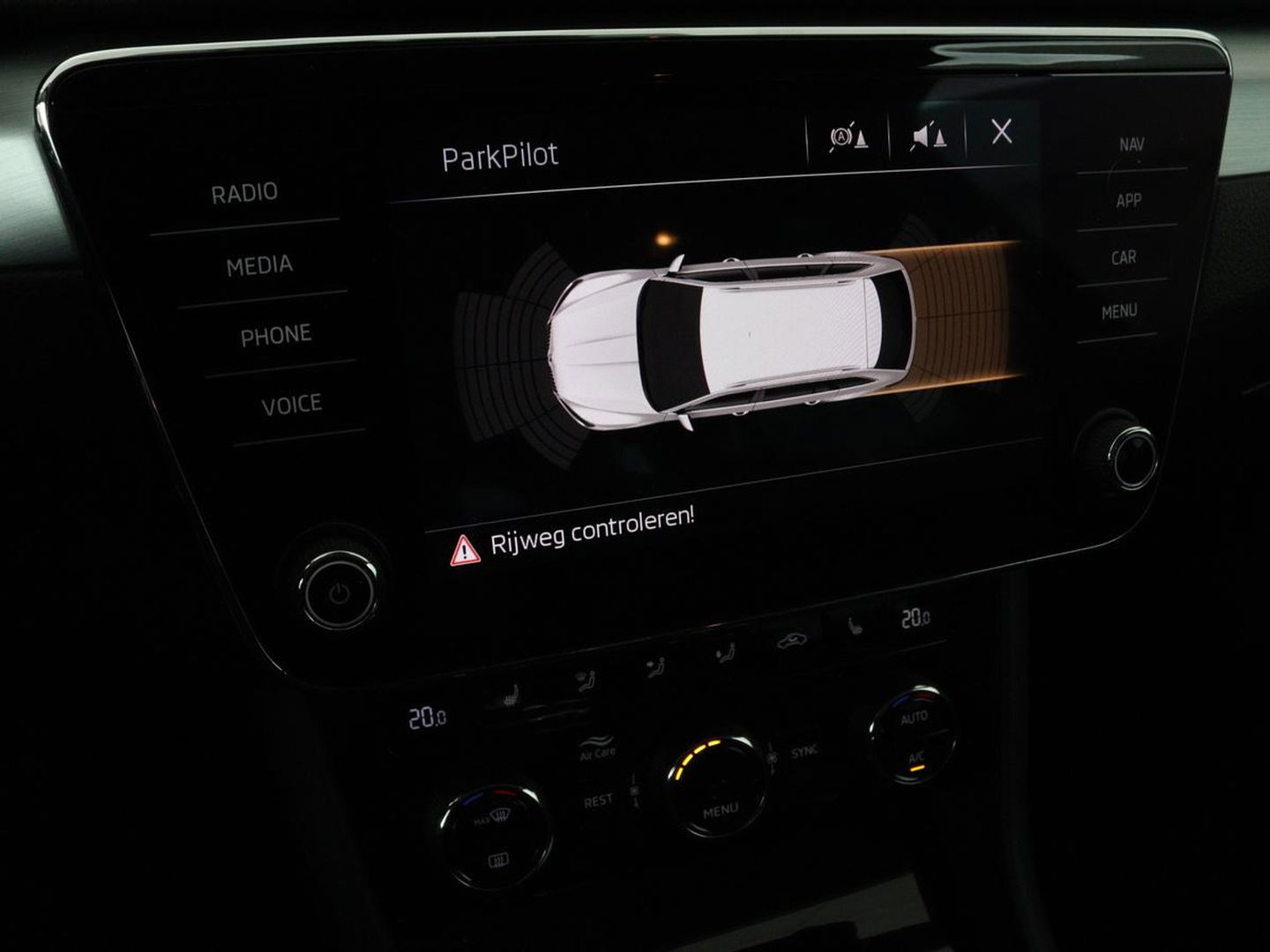 Škoda Superb 1.4 TSI Ambition | Panoramadak | Stoelverwarming | Trekhaak | Carplay | Memory | Navigatie | Climate control
