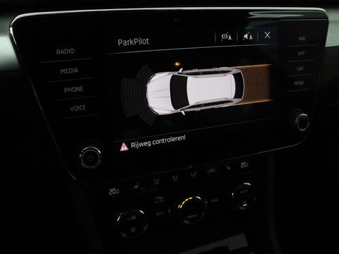 Škoda Superb 1.4 TSI Ambition | Panoramadak | Stoelverwarming | Trekhaak | Carplay | Memory | Navigatie | Climate control